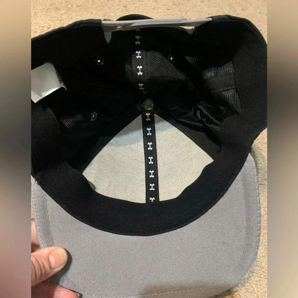 Under Armour Yourh Black/gray SnapBack hat - Picture 3 of 4